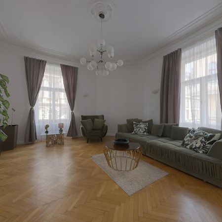 Beautiful Condo At The Old Town Bratislava Buitenkant foto