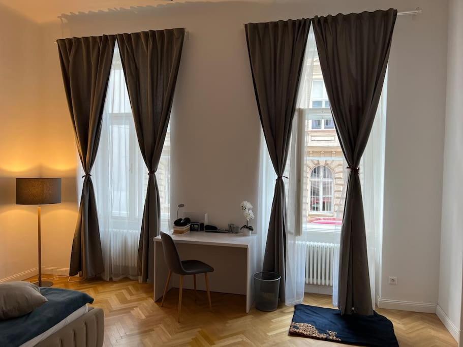 Beautiful Condo At The Old Town Bratislava Buitenkant foto