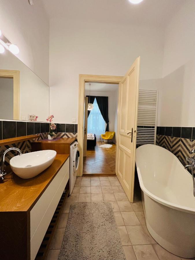Beautiful Condo At The Old Town Bratislava Buitenkant foto
