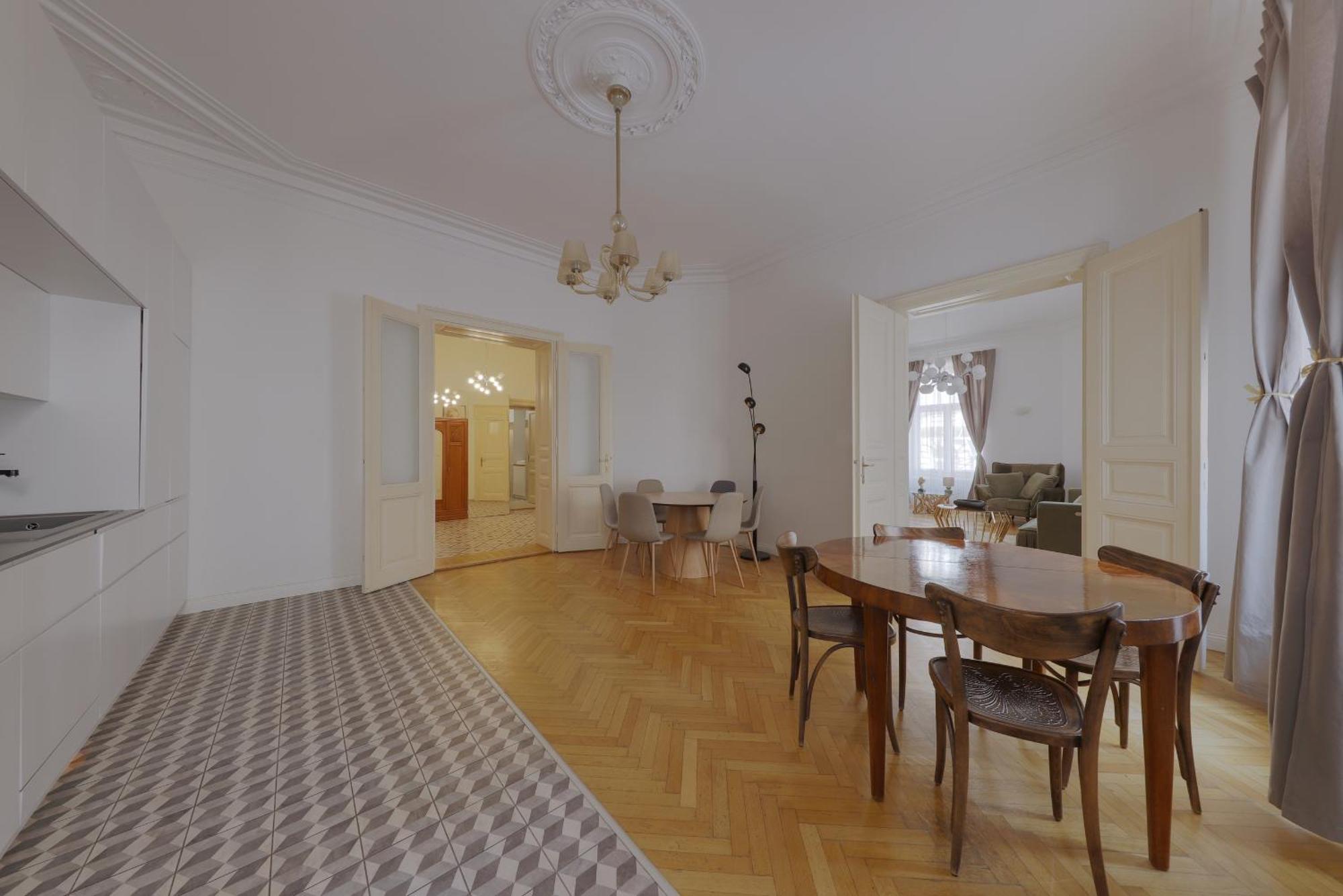 Beautiful Condo At The Old Town Bratislava Buitenkant foto